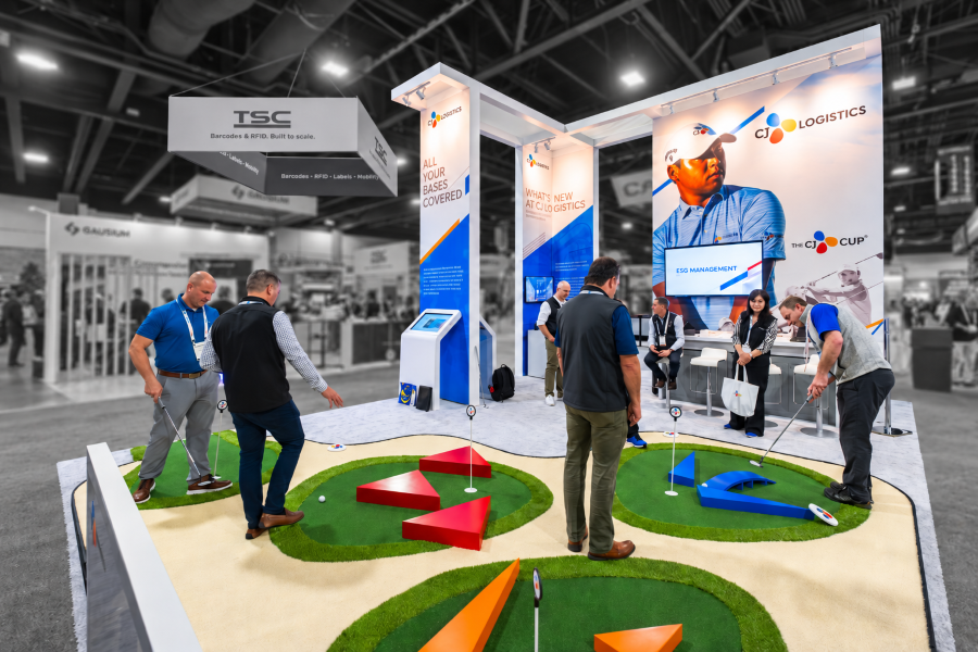 20x30 exhibit design mini golf example at MODEX
